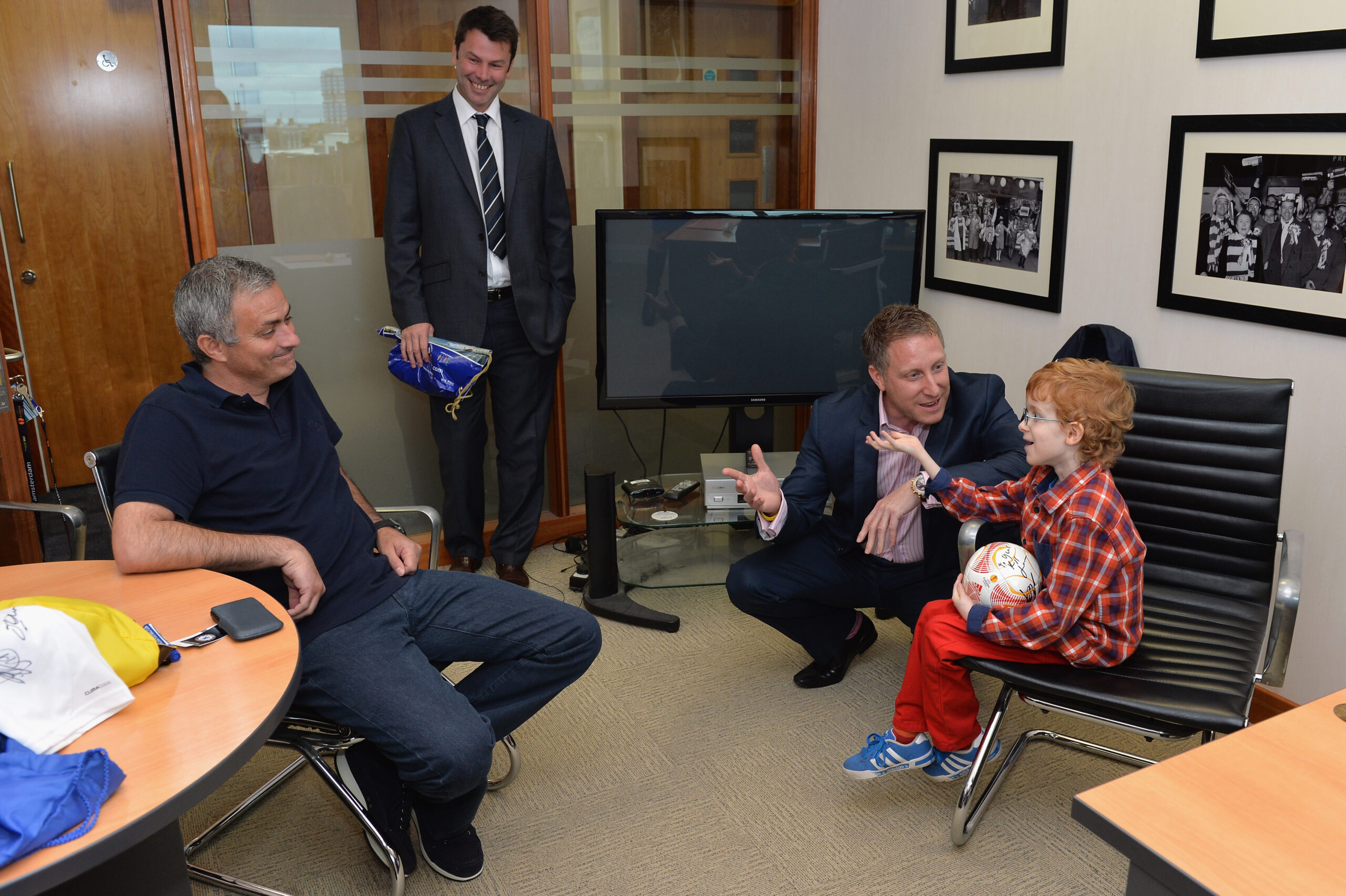 Soccer - Jose Mourinho meets Oscar Pisano - Stamford Bridge